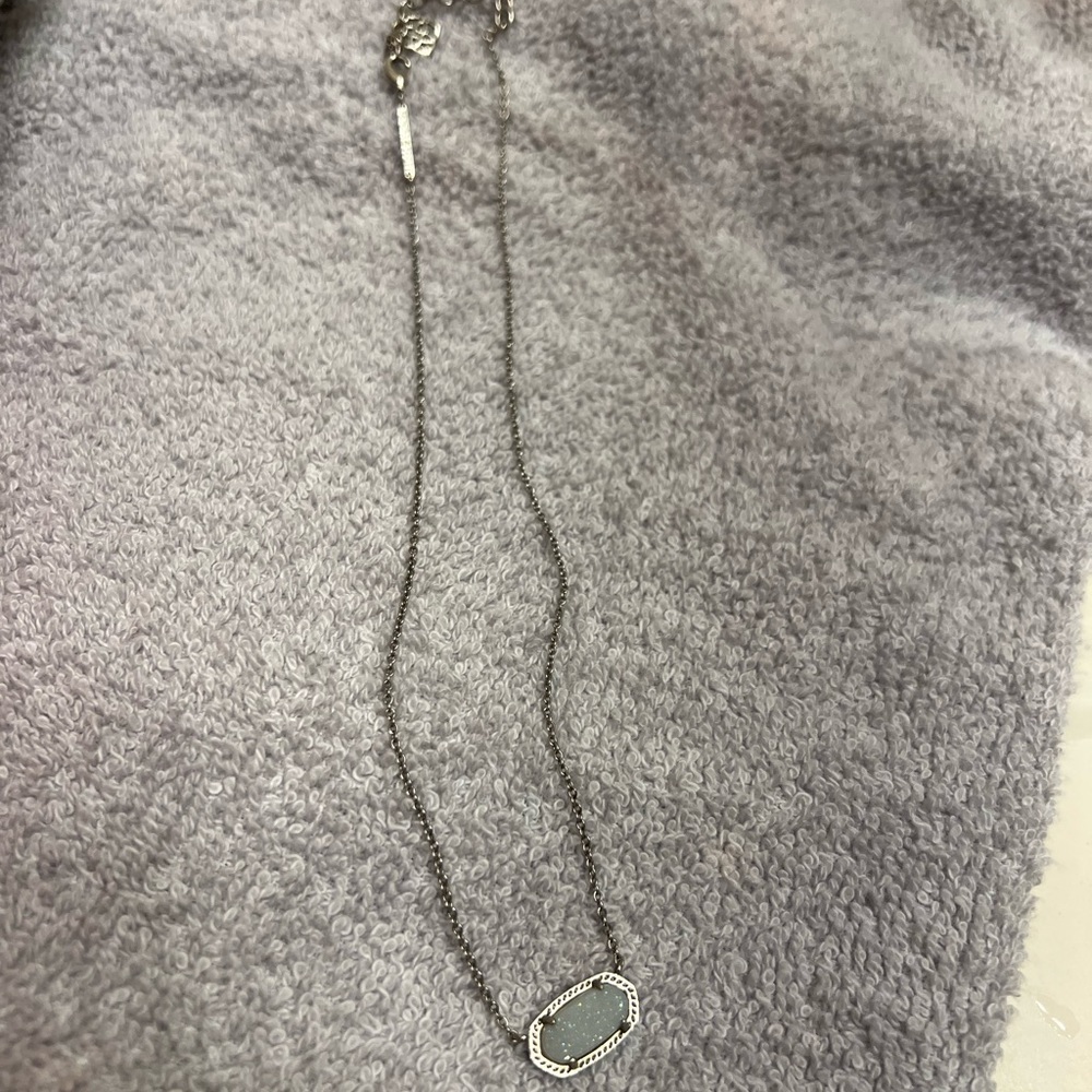 White kendra scott necklace